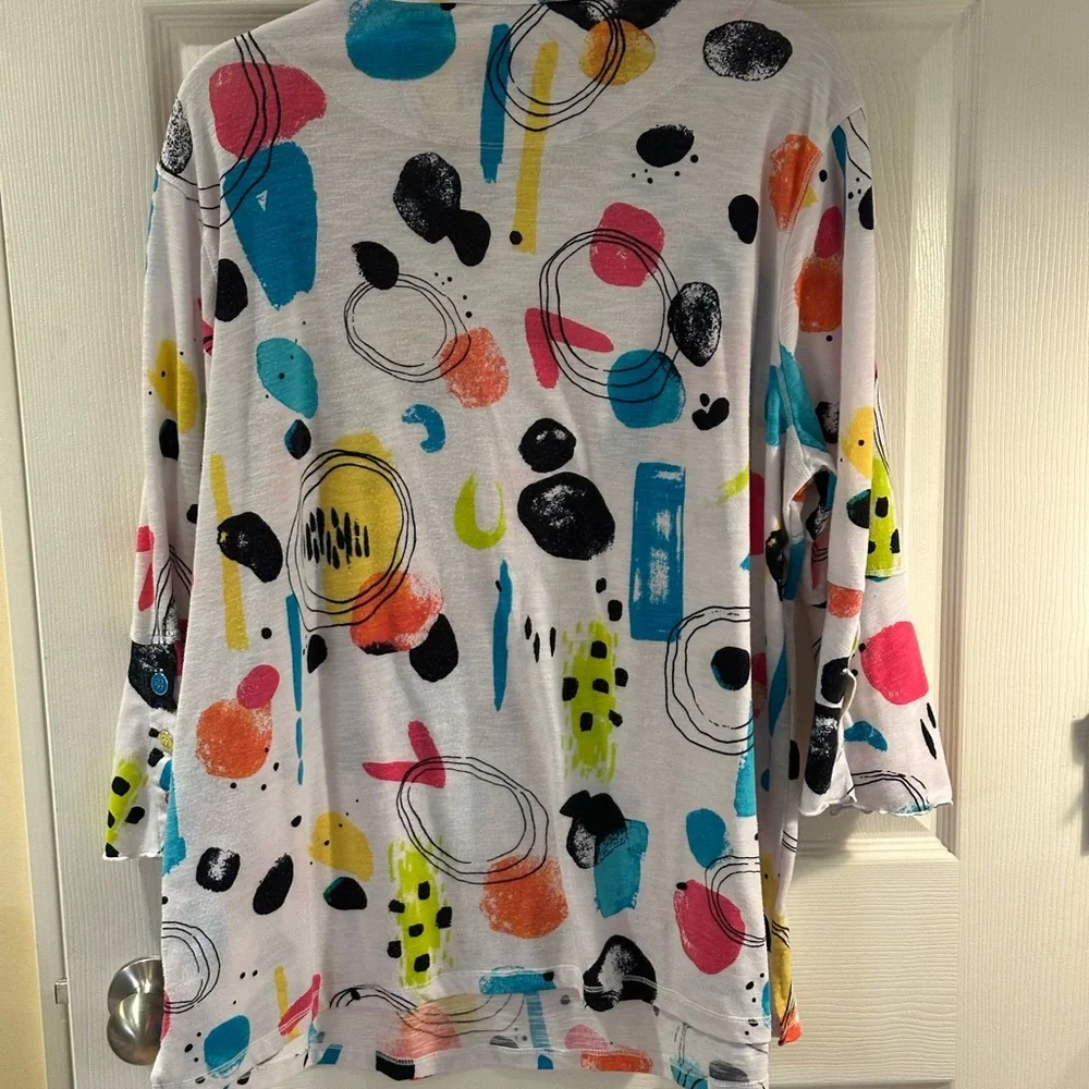 Multiples Abstract Print Top - Picture 5 of 5